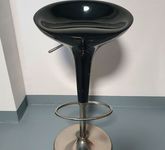 Magis Barhocker BOMBO, geschwungene Sitzschale aus Kunststoff, Farbe: schwarz hochglanz,