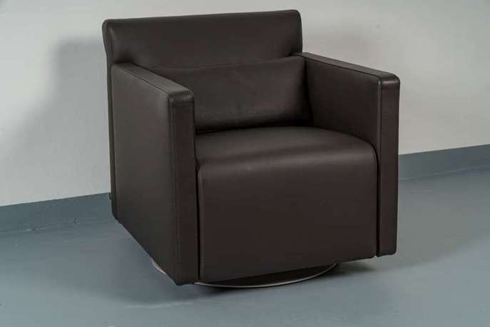Drehsessel Quant Lounge, Sitzfläche ausziehbar, Leder 284 Mocca von der Möbelmarke COR