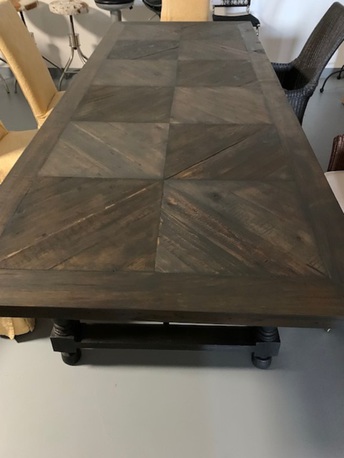 Holztisch Bela Casa mit Fischgrätplatte, schwarz gebeizt von der Möbelmarke M Design