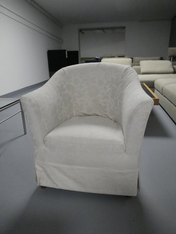 Sessel mit Schürze, Stoffbezug natur/weiß, abziehbar von der Möbelmarke Ditre Italia
