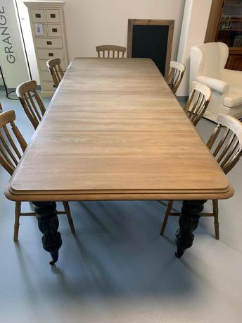 Esstischgruppe GRANGE, 1 Esstisch und 8 Stühle, Holz: Antik Finish von der Möbelmarke M Design