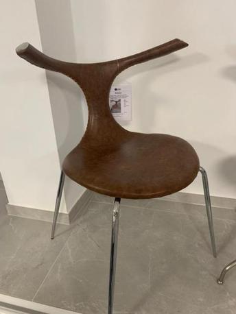 Taurus Chair, Lederbezug mit Ziernaht, Farbe: braun von der Möbelmarke M Design