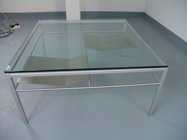 Couchtisch LINUS, Glasplatte, Gestell: aluminiumfarbig  von der Möbelmarke Möller Design