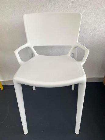 Stuhl FIORELLINA, Material: Propylene weiß, stapelbar, von der Möbelmarke Infiniti