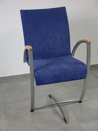 Stuhl-Sessel ETZEL, Freischwinger, Alcantara blau, Gestell silber von der Möbelmarke KFF
