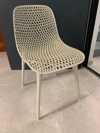 Stuhl NEXT, Sitzschale:Polycarbonat, grau mit Lochmuster von der Möbelmarke Infiniti
