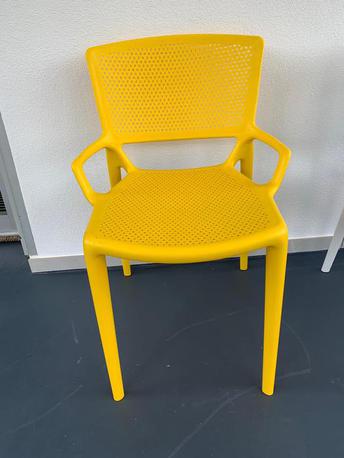 Stuhl FIORELLINA, Polypropylen mit Lochmuster, gelb,  von der Möbelmarke Infiniti