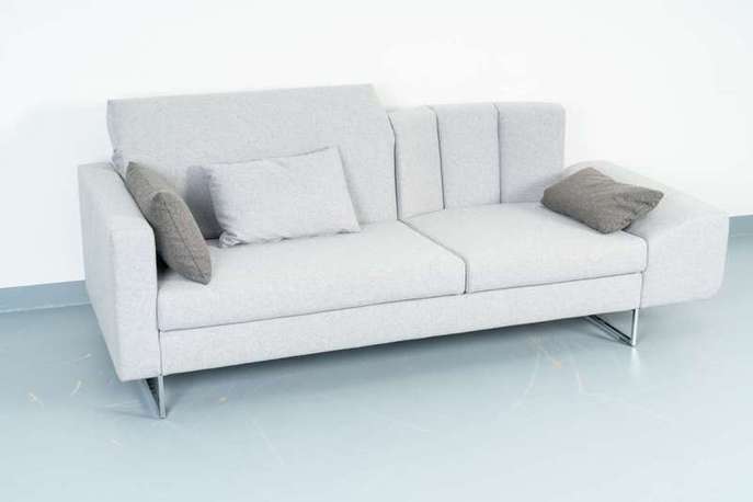 Sofa embrace 3as r, Kufe verchromt, Stoffbezug von der Möbelmarke Brühl
